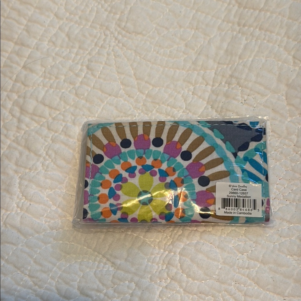 Vera Bradley card case, NIP, Sunny Medallion print